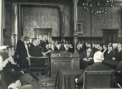 99441 Afbeelding van de bijzondere raadsvergadering in de Statenzaal van het Provinciehuis (Achter St.-Pieter 20) te ...